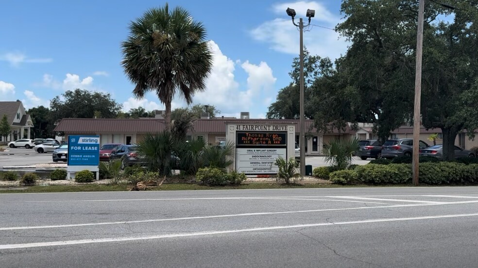 41 Fairpoint Dr, Gulf Breeze, FL à vendre - Photo de l’immeuble – Image 1 sur 40