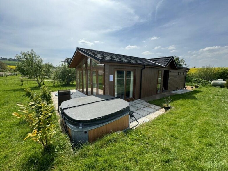 Earthpits Ln, Salisbury à vendre - Photo de l’immeuble – Image 2 sur 8