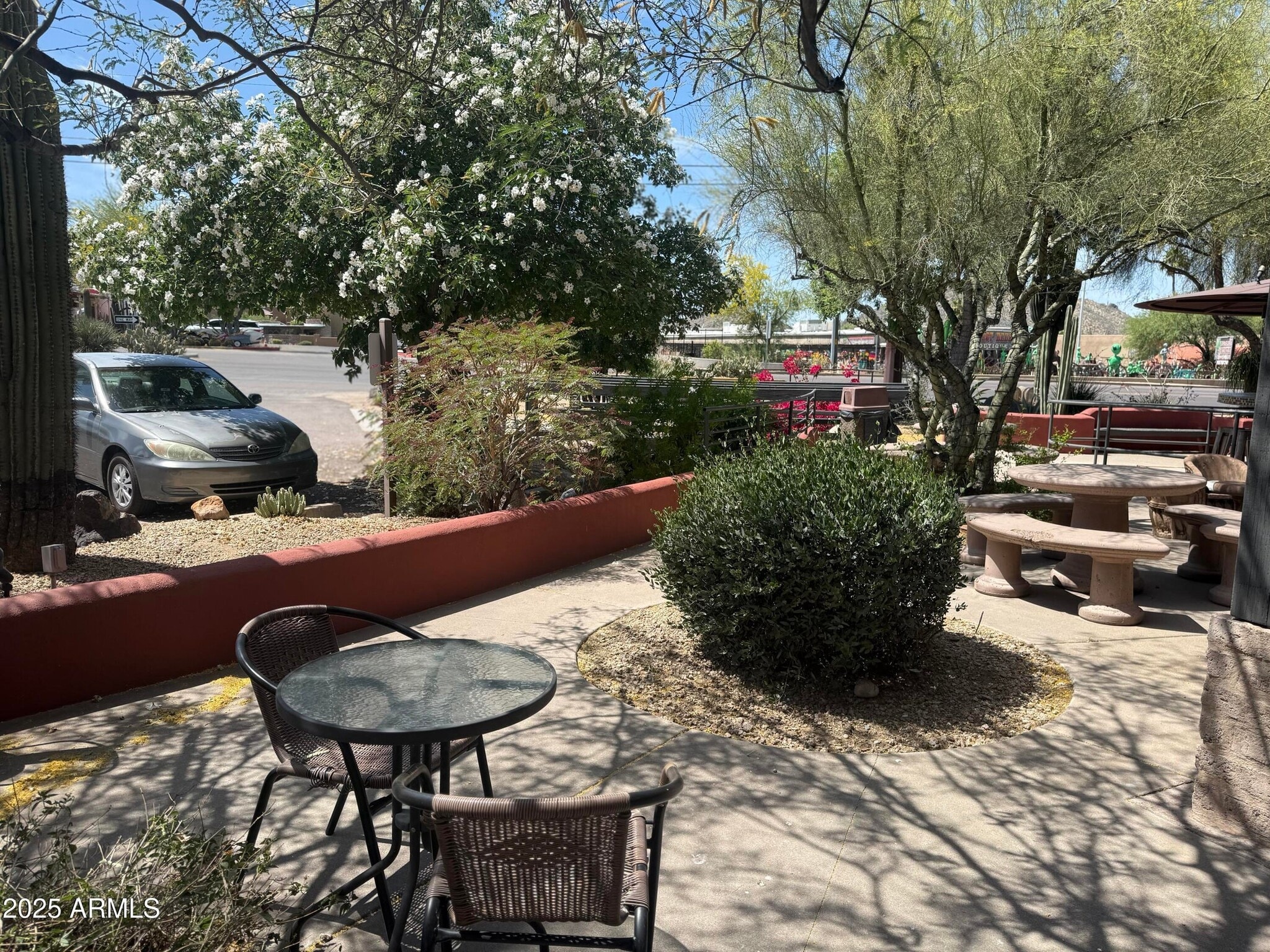 6130-6142 E Cave Creek Rd, Cave Creek, AZ à louer Photo intérieure– Image 1 sur 9