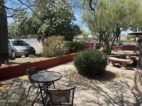 6130-6142 E Cave Creek Rd, Cave Creek, AZ à louer Photo intérieure– Image 1 sur 9