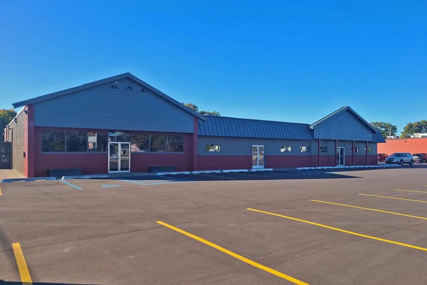 2037 E Laketon Ave, Muskegon, MI à louer - Photo de l’immeuble – Image 2 sur 2