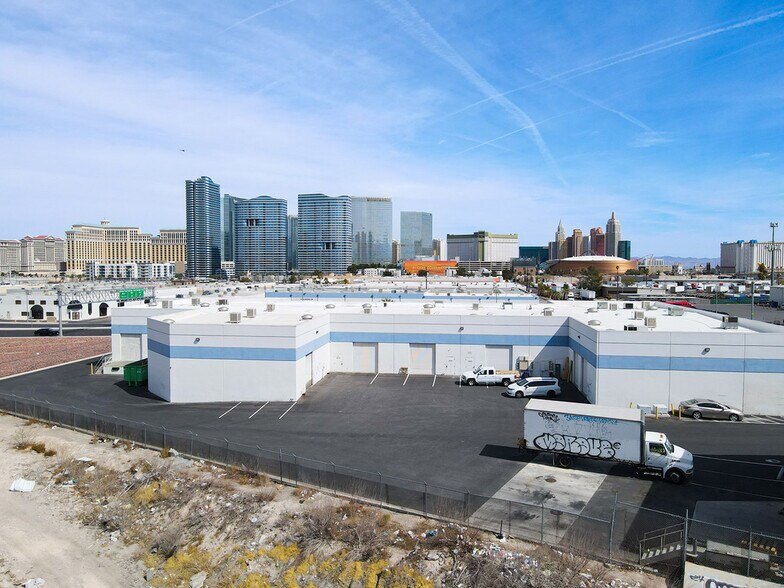 4699 S Valley View Blvd, Las Vegas, NV à louer - Photo de l’immeuble – Image 2 sur 13