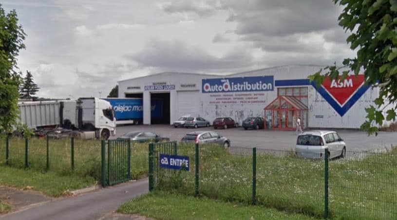 Local d’activités dans Villeneuve-Saint-Germain à louer - Photo de l’immeuble – Image 2 sur 2