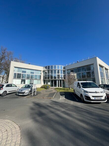 3 Avenue Henri Becquerel, Mérignac à louer - Photo principale – Image 1 sur 23