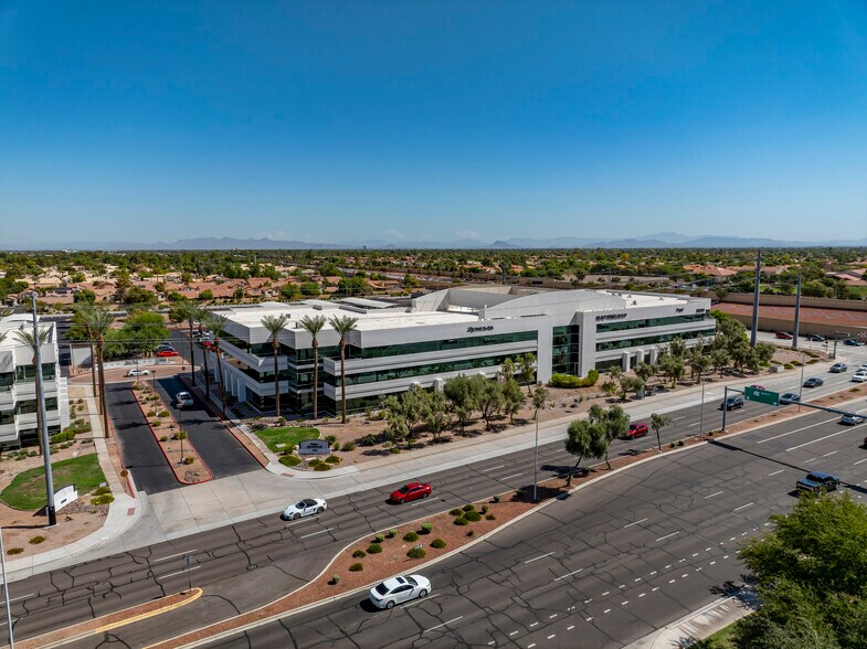 3100 W Ray Rd, Chandler, AZ à louer - Photo de l’immeuble – Image 2 sur 12