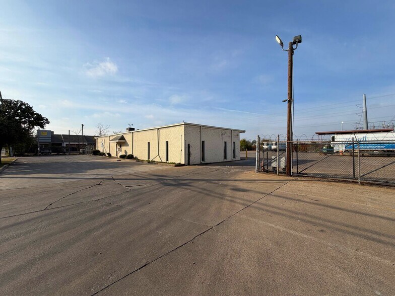 11049 Shady Trl, Dallas, TX à louer - Photo de l’immeuble – Image 3 sur 10