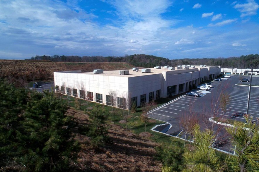 2445 Commerce Ave, Duluth, GA à louer - Photo de l’immeuble – Image 3 sur 8