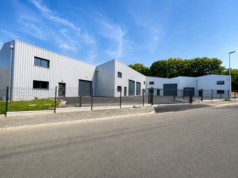 Industriel/Logistique dans GRANDCHAMP-DES-FONTAINES à louer - Photo de l’immeuble – Image 2 sur 3