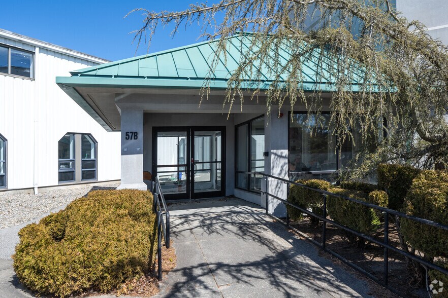 57-59 Armstrong Rd, Plymouth, MA à louer - Photo de l’immeuble – Image 3 sur 3