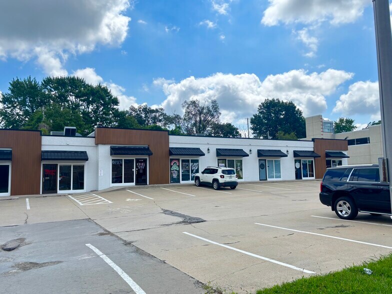 11109-11129 N Oak Tfwy, Kansas City, MO à louer - Photo de l’immeuble – Image 3 sur 6