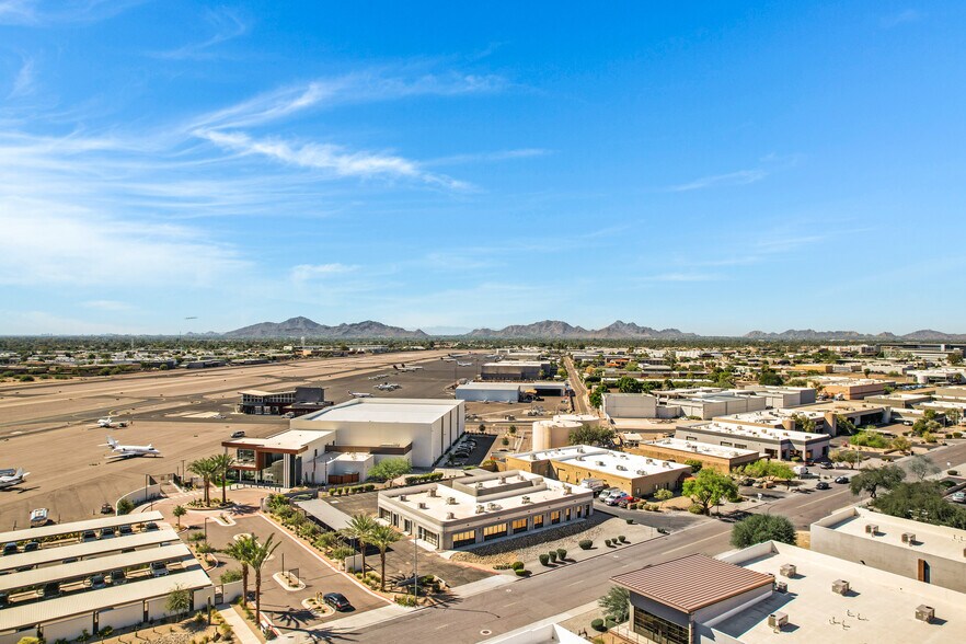 7807 E Greenway Rd, Scottsdale, AZ à vendre - Photo de l’immeuble – Image 2 sur 11