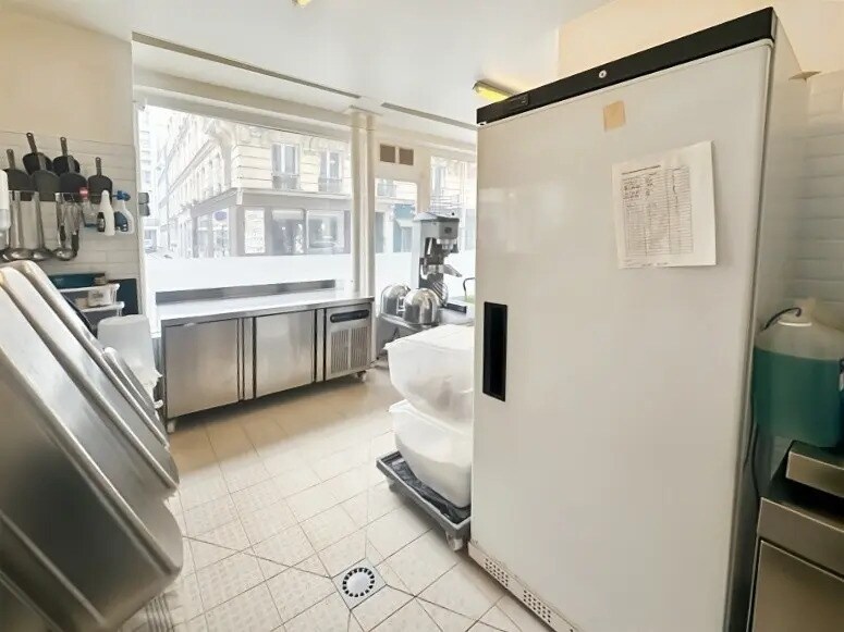 Local commercial dans Paris à louer - Photo de l’immeuble – Image 2 sur 6