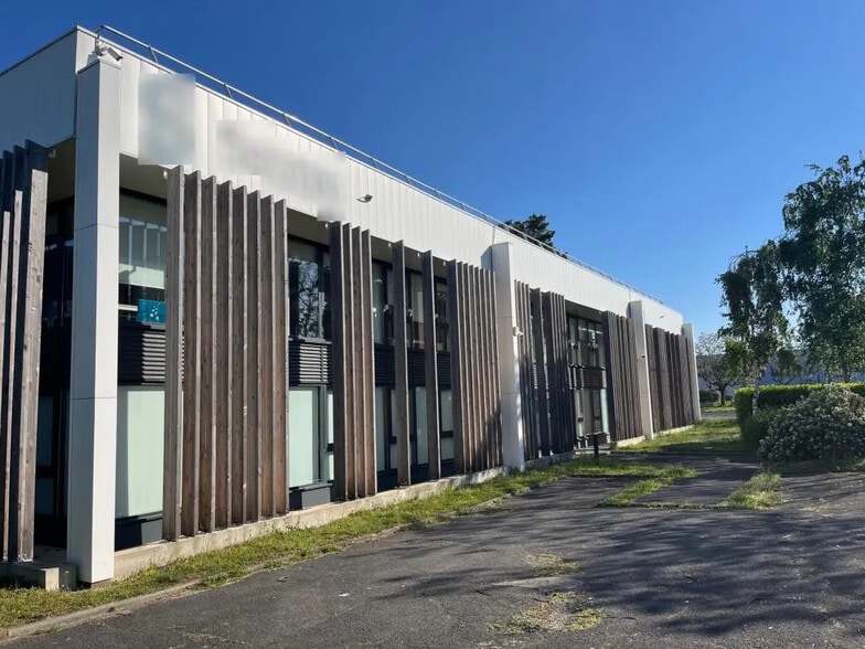 17 Rue Des Oziers, SAINT-OUEN-L'AUMONE à louer - Photo de l’immeuble – Image 2 sur 22