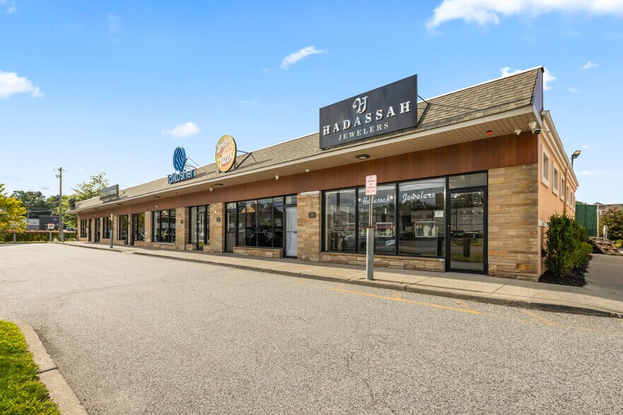 100 Route 59, Monsey, NY à louer - Photo de l’immeuble – Image 1 sur 18