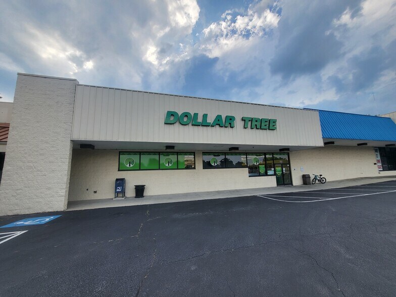 2111 Asheville Hwy, Hendersonville, NC à louer - Photo de l’immeuble – Image 3 sur 7