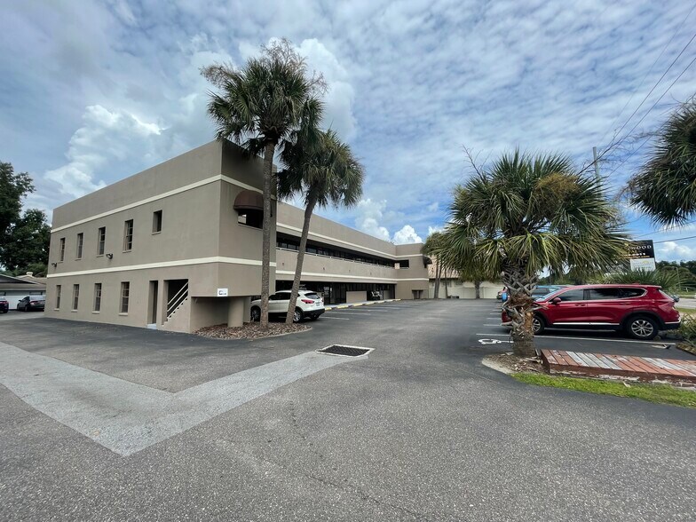 4917 Ehrlich Rd, Tampa, FL à louer - Photo de l’immeuble – Image 3 sur 5