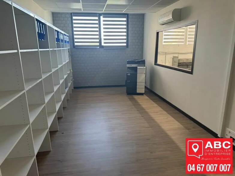 Local d'activités dans à vendre - Photo de l’immeuble – Image 3 sur 6