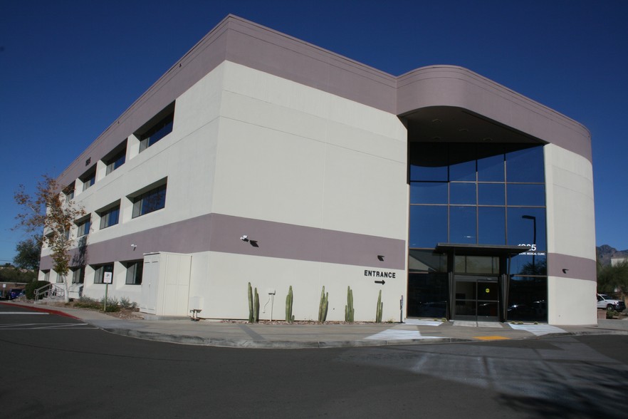 1925 W Orange Grove Rd, Tucson, AZ à louer - Photo de l’immeuble – Image 1 sur 7