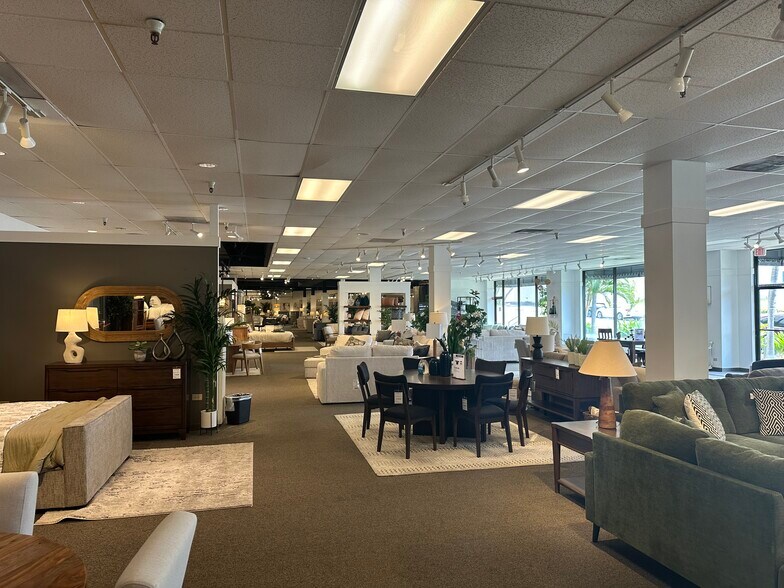 4296-4360 Malaai St, Honolulu, HI à louer - Photo de l’immeuble – Image 2 sur 6
