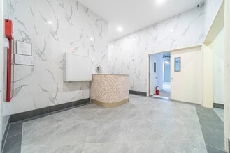 124-28 Queens Blvd, Kew Gardens, NY à louer Photo de l’immeuble– Image 1 sur 5