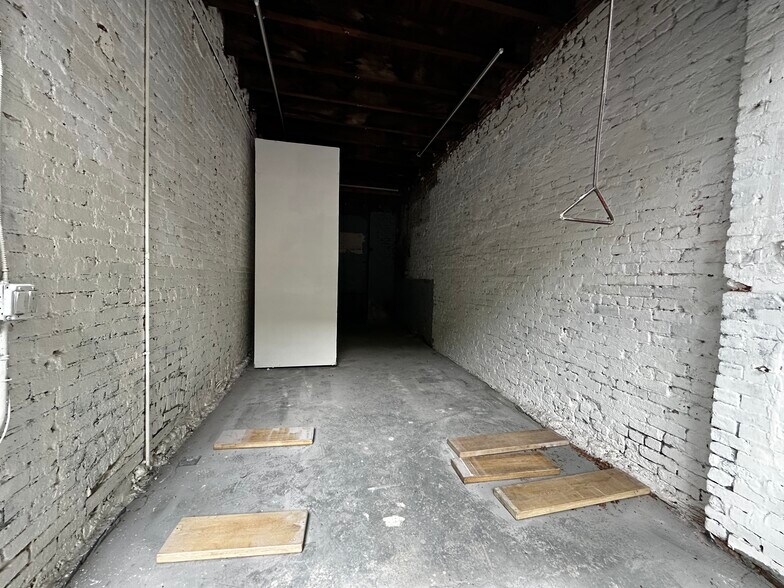 554 Wilson Ave, Brooklyn, NY à louer - Photo de l’immeuble – Image 1 sur 17