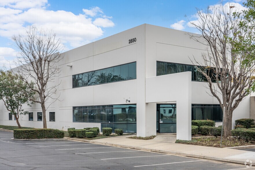 2850 E Cedar St, Ontario, CA à louer - Photo de l’immeuble – Image 1 sur 5