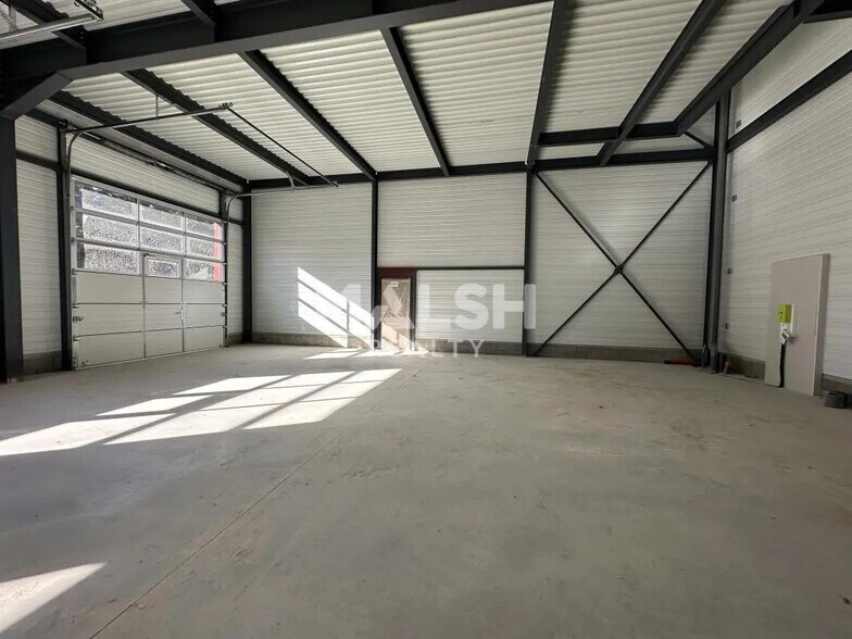 Local d’activités dans Montmerle-sur-Saône à louer - Photo de l’immeuble – Image 3 sur 8