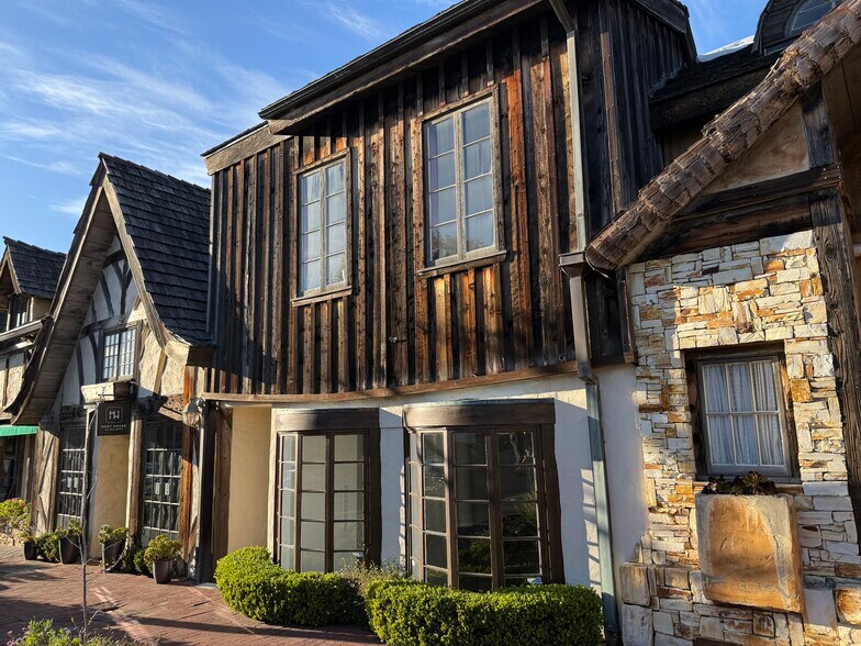6th Ave, Carmel, CA à louer - Photo de l’immeuble – Image 2 sur 15