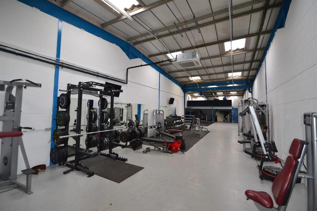 Tower Ln, Warmley, SGC BS30 8XT - Lot 12 - - Photo intérieure - Image 1 of 5