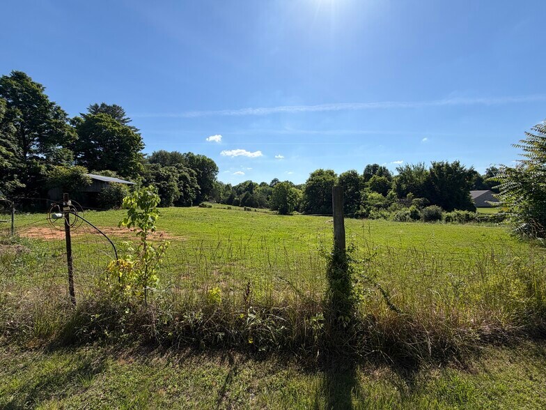 7541 E Emory Rd, Corryton, TN à vendre - Photo de l’immeuble – Image 2 sur 20