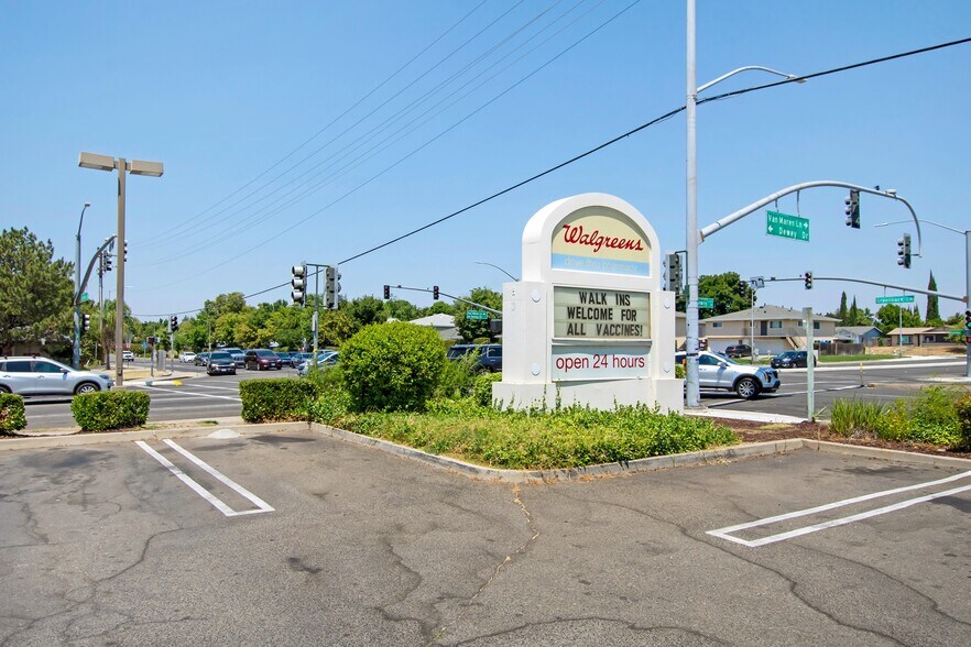 6144 Dewey Dr, Citrus Heights, CA à vendre - Photo de l’immeuble – Image 3 sur 28