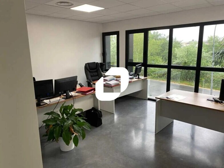 Bureau dans Yvrac à louer - Photo de l’immeuble – Image 2 sur 9