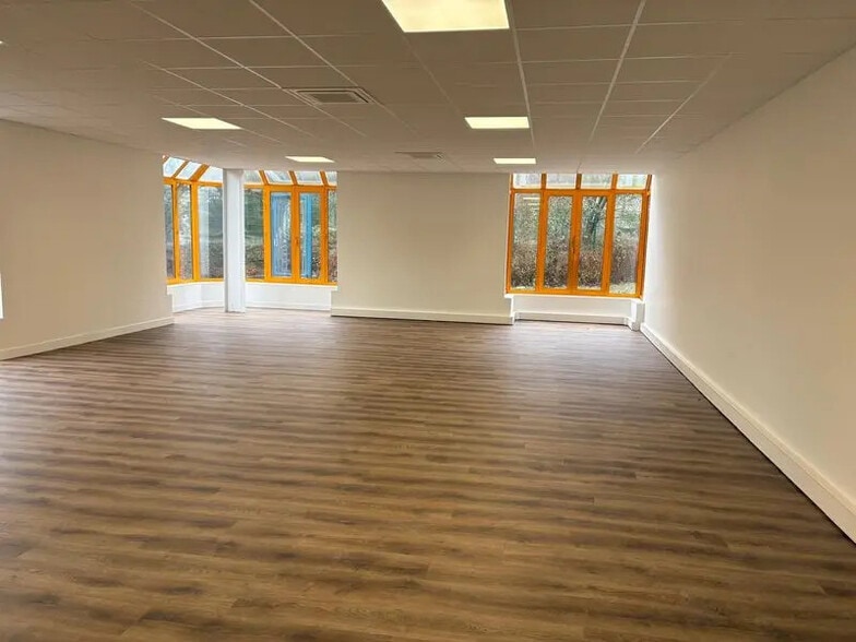 Bureau dans Croissy-Beaubourg à louer - Photo intérieure – Image 2 sur 9