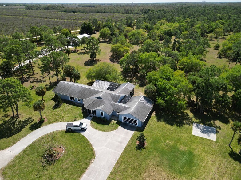 21900 FL-82, Fort Myers, FL à vendre - Photo de l’immeuble – Image 3 sur 5