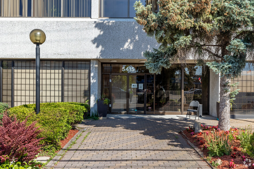 5415 Rue Paré, Mt Royal, QC à louer - Photo de l’immeuble – Image 3 sur 3