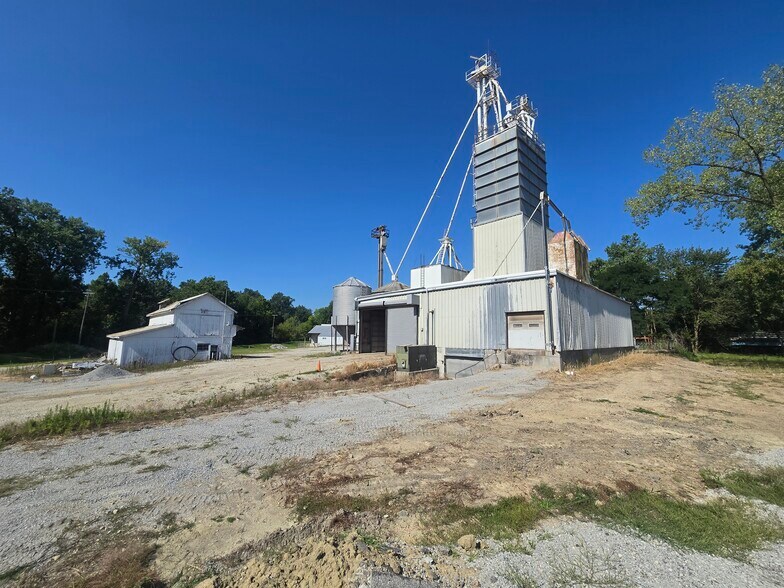 10199 S Wayne Rd, Warren, IN à vendre - Photo de l’immeuble – Image 2 sur 36