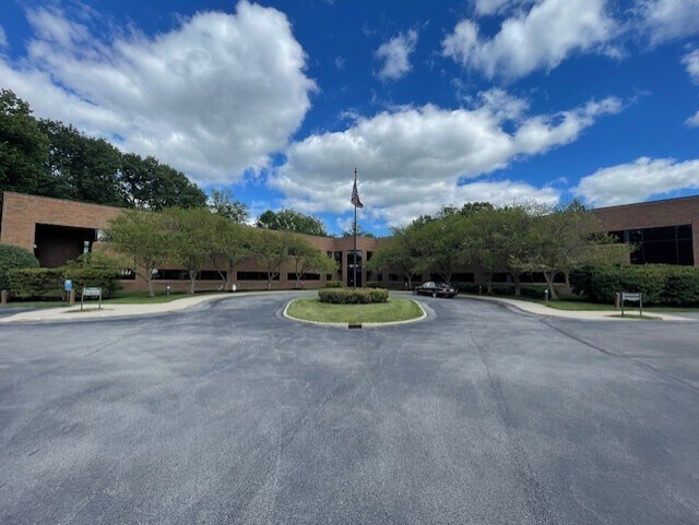 1684 Woodlands Dr, Maumee, OH à louer - Photo de l’immeuble – Image 2 sur 25