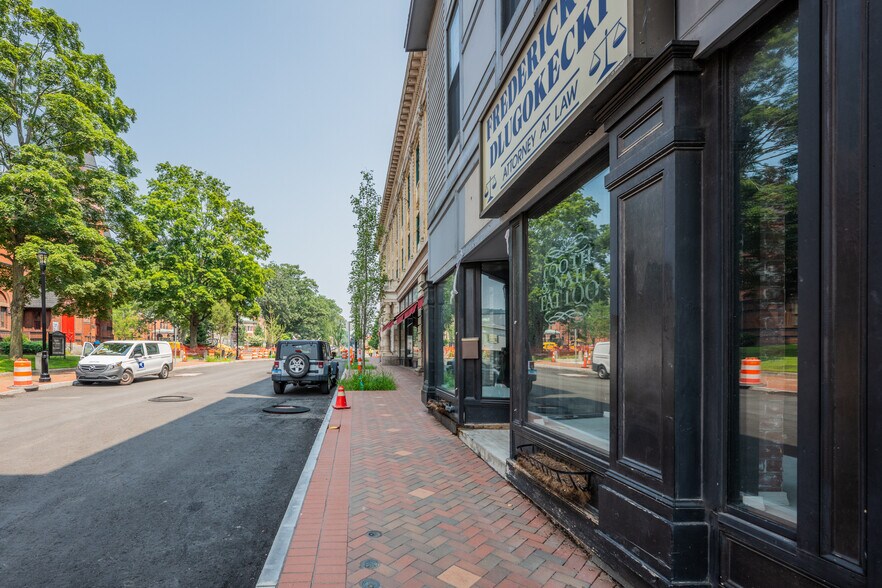 175 Church St, Naugatuck, CT à louer - Photo de l’immeuble – Image 2 sur 2