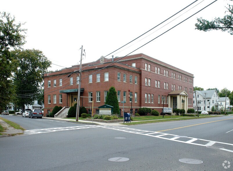 425 Union St, West Springfield, MA à louer - Photo de l’immeuble – Image 3 sur 26
