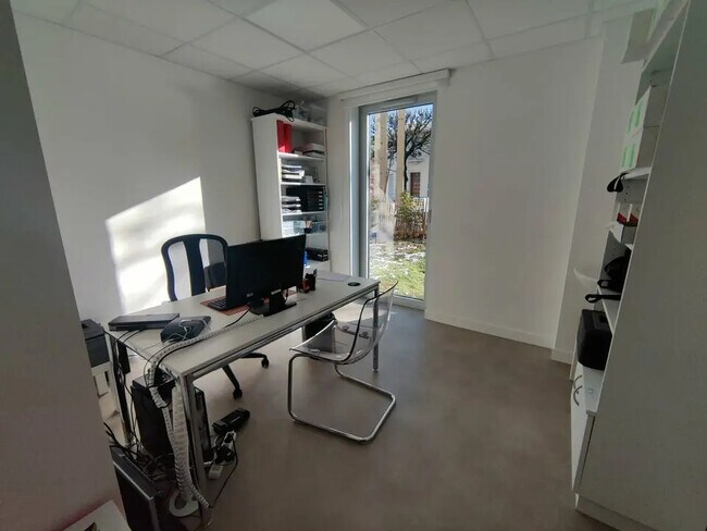 Plus de détails pour Bureau à vendre