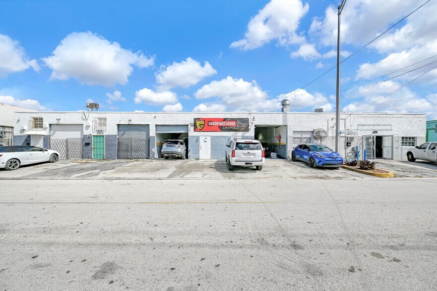 205 W 22nd St, Hialeah, FL à vendre - Photo de l’immeuble – Image 1 sur 6