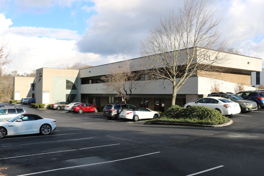 224 S Peters Rd, Knoxville, TN à louer - Photo de l’immeuble – Image 1 sur 4