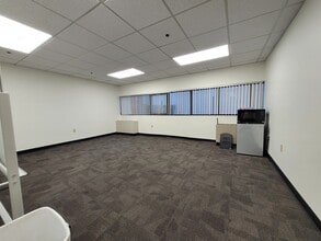 1320 Centre St, Newton, MA à louer Photo intérieure– Image 2 sur 3