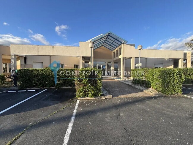 Plus de détails pour Local d’activités à vendre