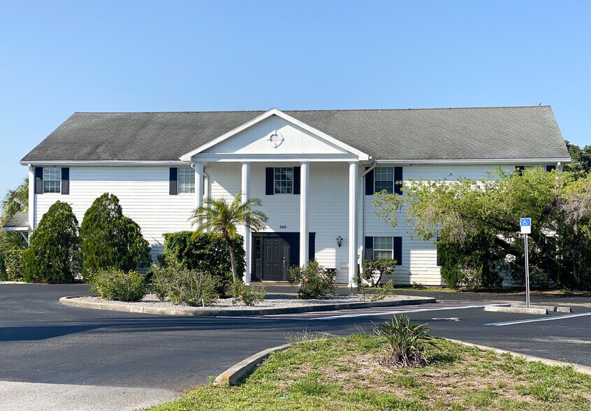949 Tamiami Trl, Port Charlotte, FL à louer - Photo de l’immeuble – Image 1 sur 12