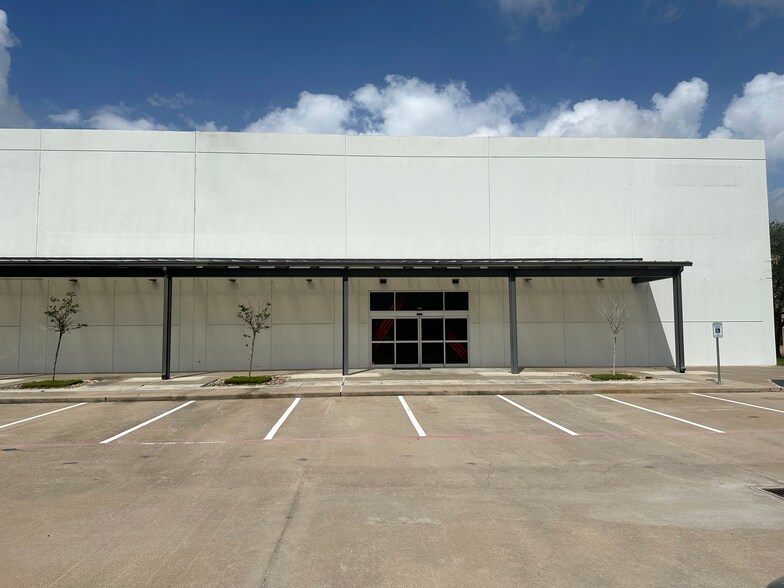 9999 W Sam Houston N, Houston, TX à louer - Photo principale – Image 1 sur 4