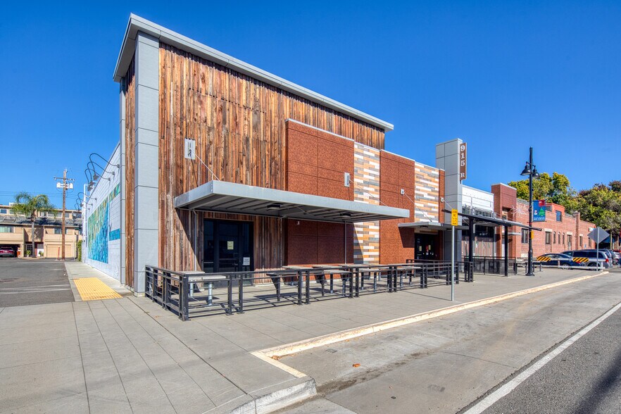 915 R St, Sacramento, CA à louer - Photo principale – Image 1 sur 11