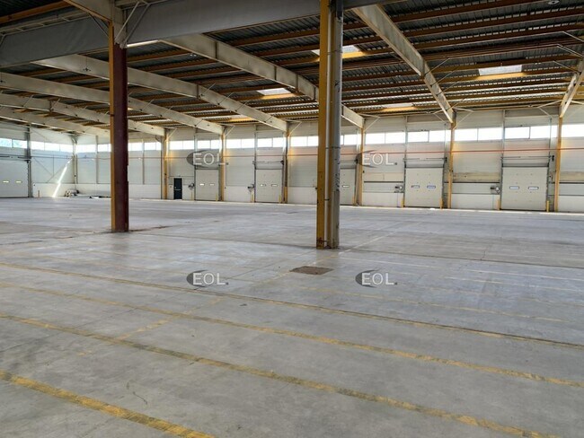 Plus de détails pour Industriel/Logistique à louer