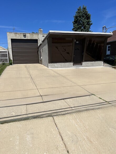 833 Oliver Ave, Aurora, IL à vendre - Photo de l’immeuble – Image 2 sur 15