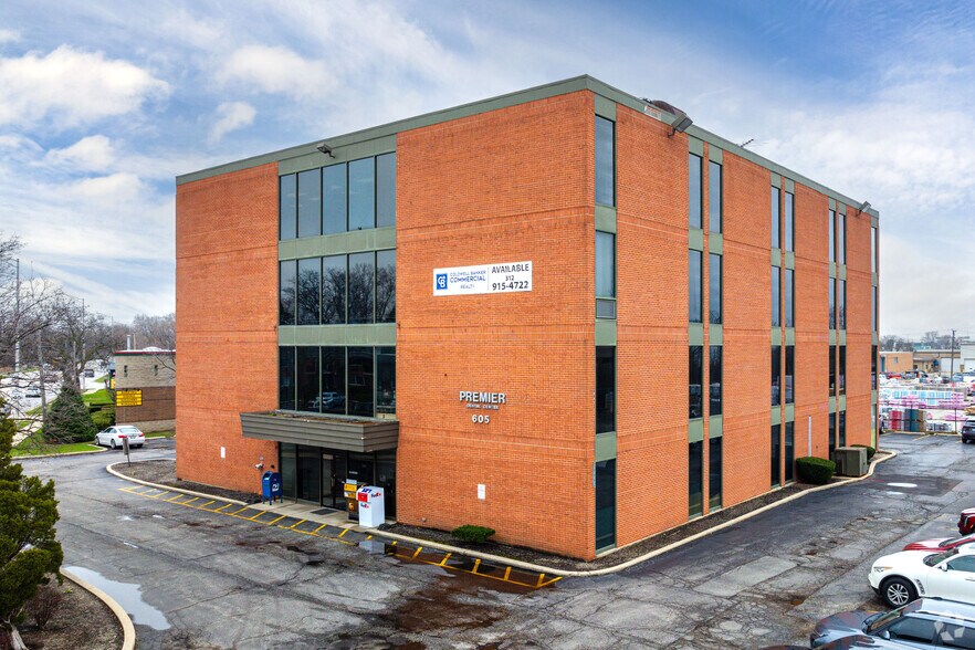 605 E Algonquin Rd, Arlington Heights, IL à louer - Photo principale – Image 1 sur 6